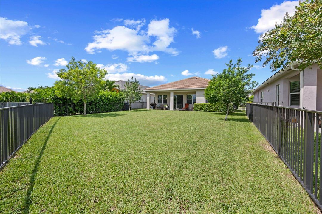 Active With Contract: $549,900 (3 beds, 2 baths, 1484 Square Feet)