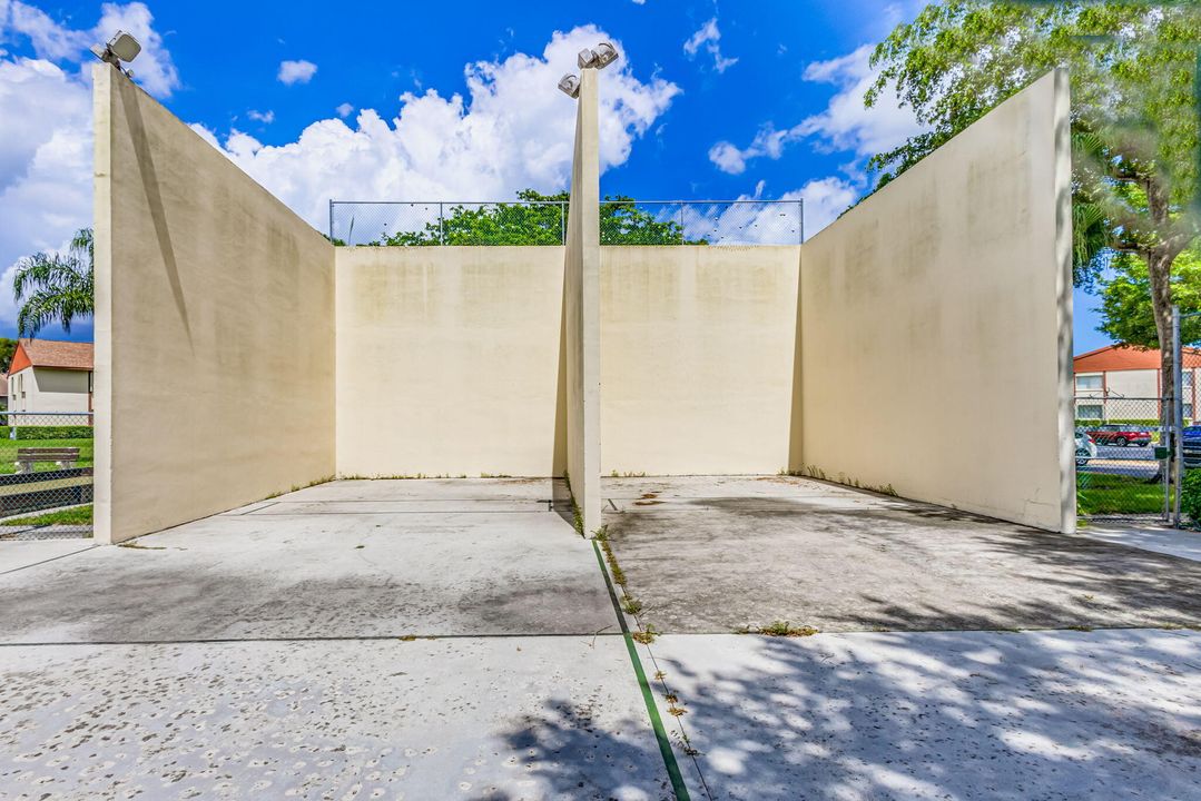 Active With Contract: $195,000 (1 beds, 1 baths, 788 Square Feet)