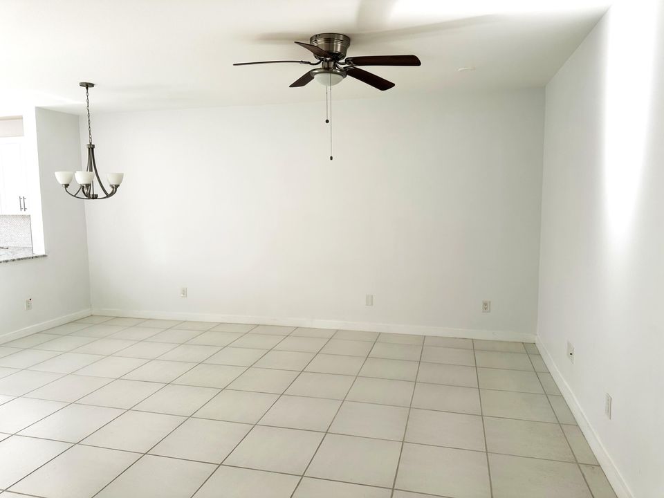 Active With Contract: $2,700 (2 beds, 2 baths, 1234 Square Feet)