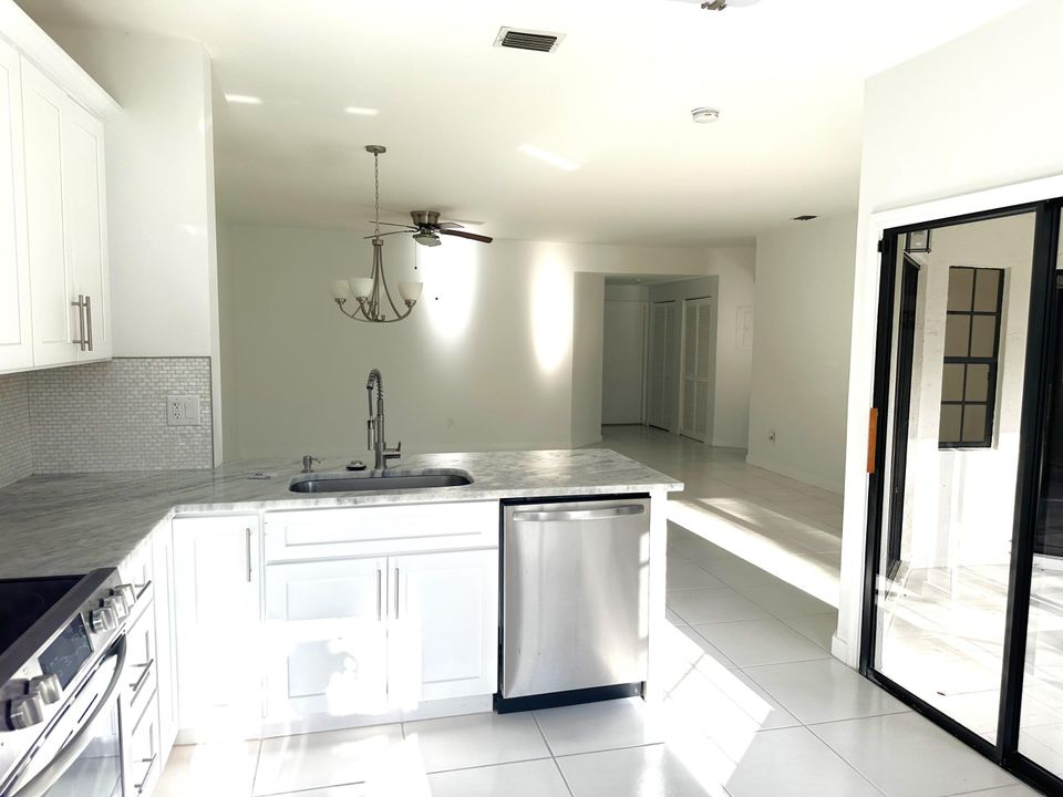 Active With Contract: $2,700 (2 beds, 2 baths, 1234 Square Feet)