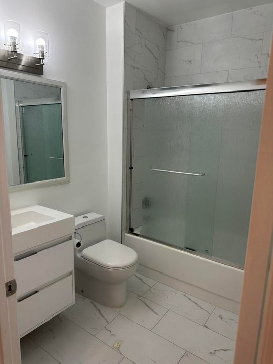 Active With Contract: $2,700 (2 beds, 2 baths, 1234 Square Feet)