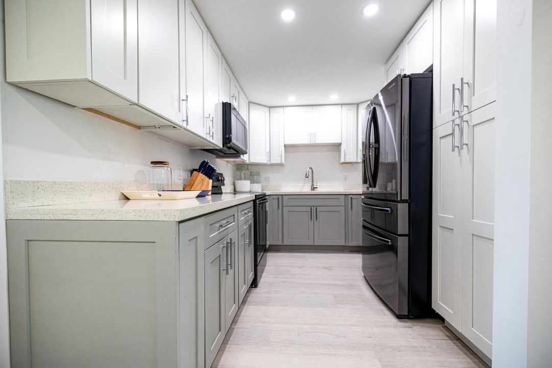 For Sale: $1,195,000 (2 beds, 2 baths, 1086 Square Feet)