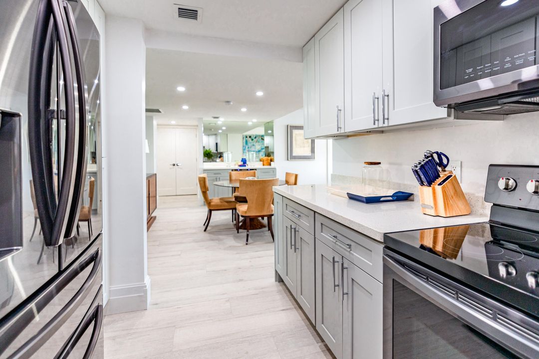 For Sale: $1,195,000 (2 beds, 2 baths, 1086 Square Feet)