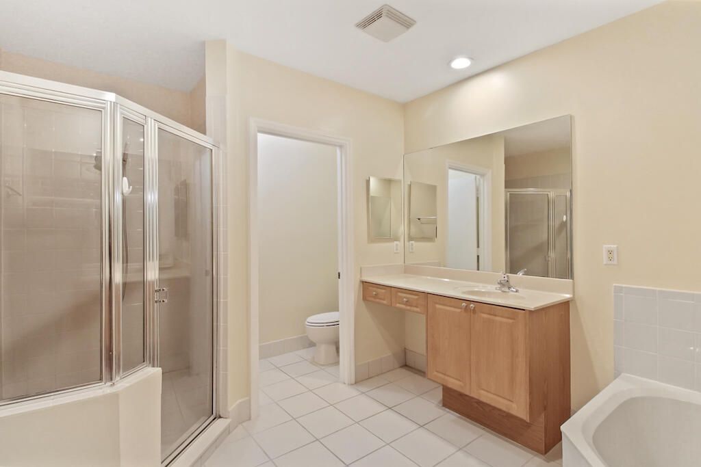 Active With Contract: $3,595 (4 beds, 2 baths, 2566 Square Feet)