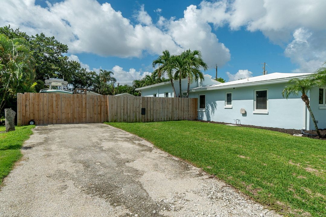 For Sale: $915,000 (4 beds, 3 baths, 2218 Square Feet)