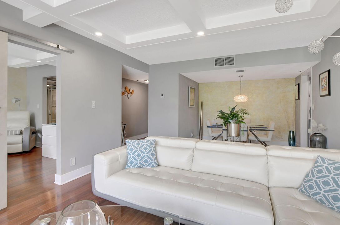 Active With Contract: $4,700 (2 beds, 2 baths, 1050 Square Feet)