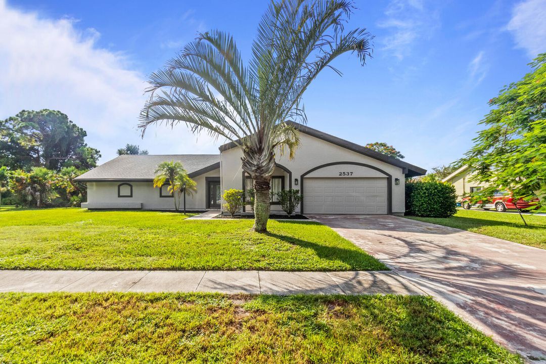 For Sale: $618,000 (3 beds, 3 baths, 2298 Square Feet)