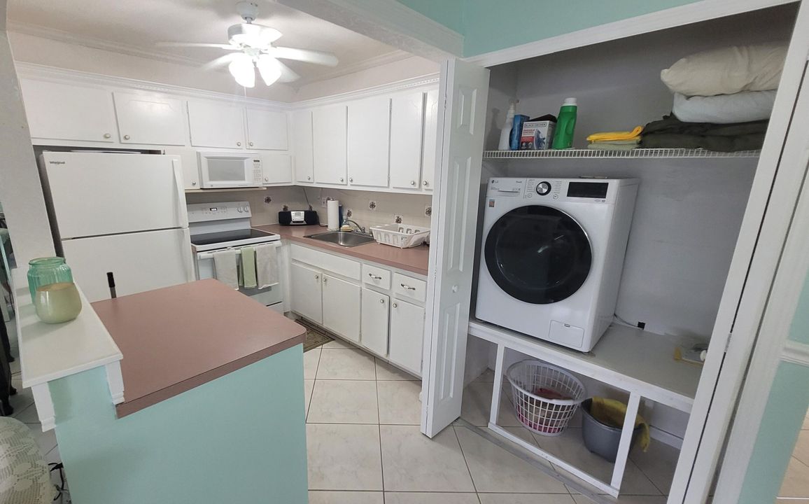 Active With Contract: $154,900 (1 beds, 1 baths, 705 Square Feet)