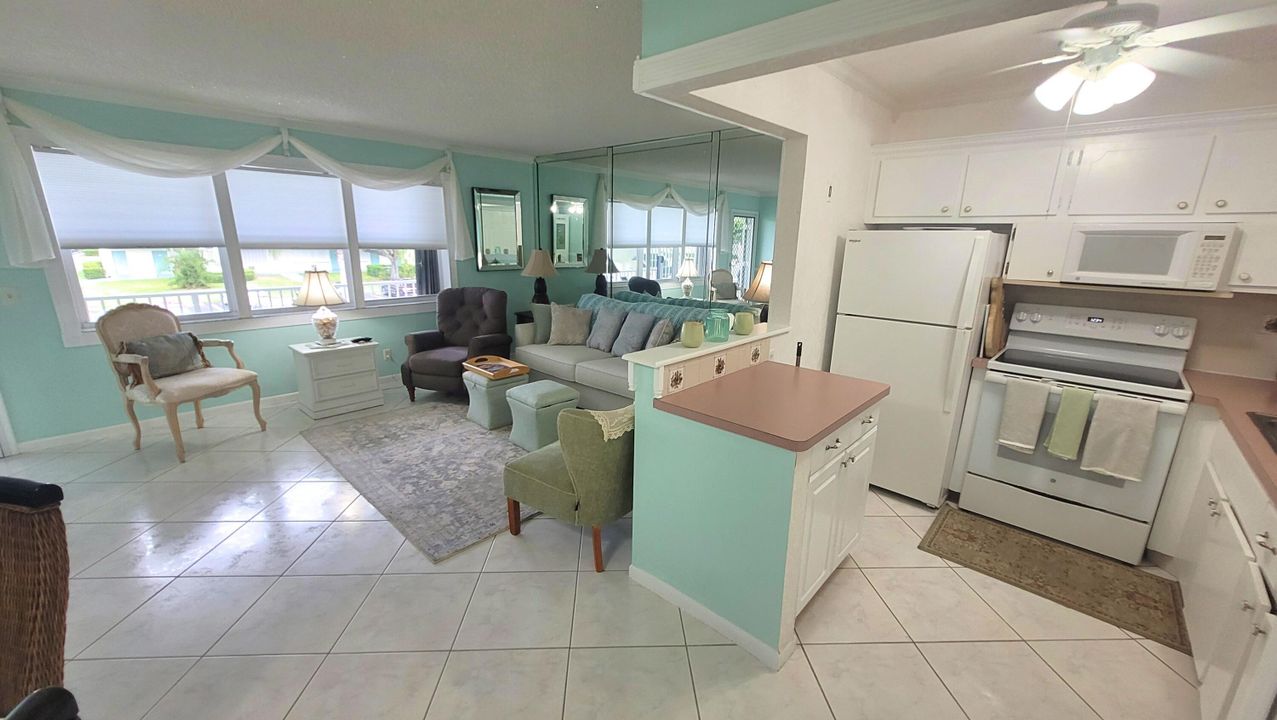 Active With Contract: $154,900 (1 beds, 1 baths, 705 Square Feet)