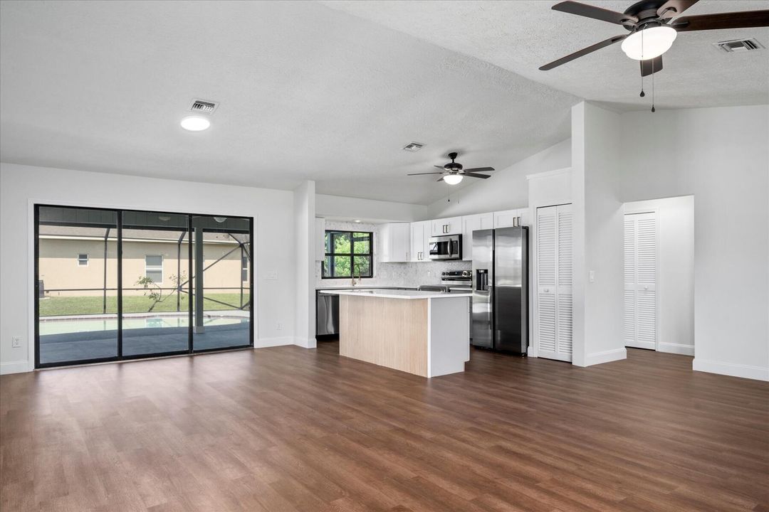 Active With Contract: $375,000 (3 beds, 2 baths, 1404 Square Feet)