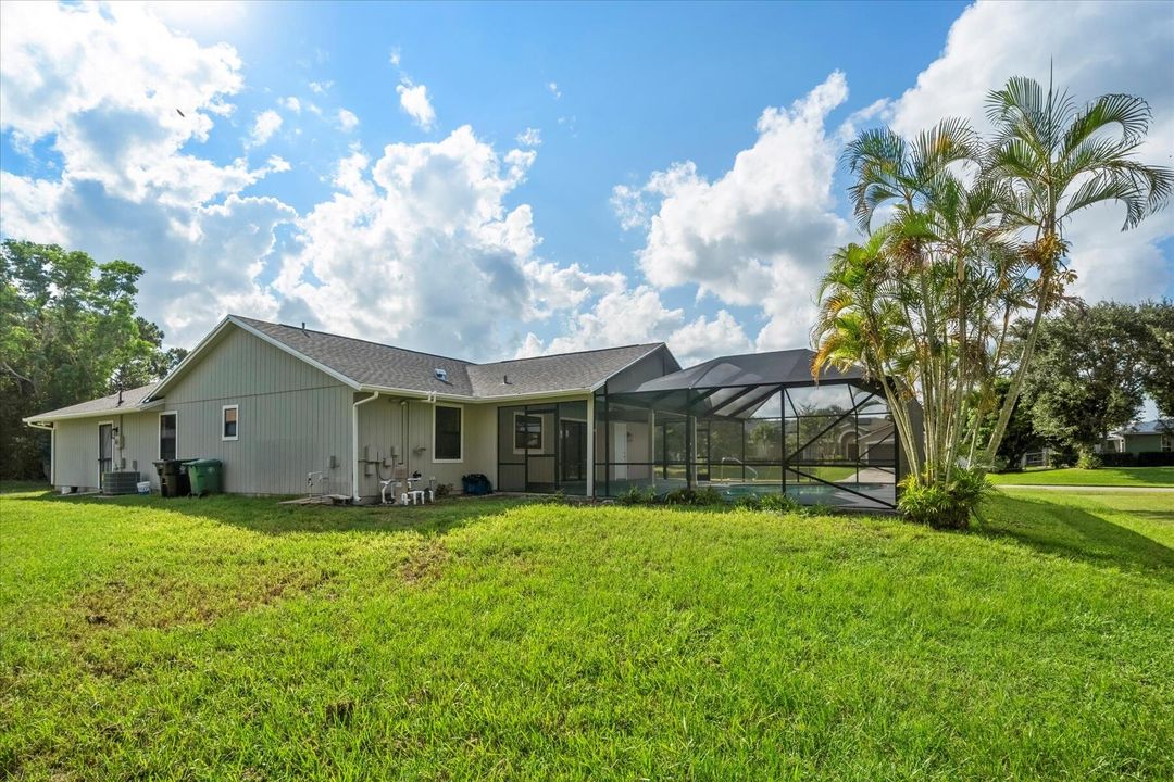 Active With Contract: $375,000 (3 beds, 2 baths, 1404 Square Feet)