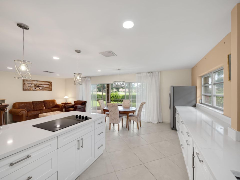 For Sale: $399,000 (2 beds, 2 baths, 1170 Square Feet)