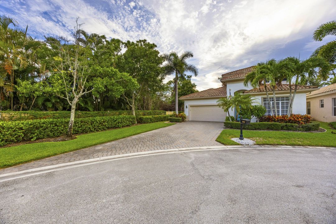 For Sale: $775,000 (3 beds, 2 baths, 2669 Square Feet)