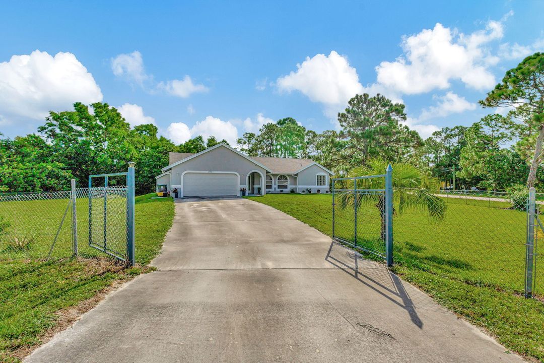 Active With Contract: $575,000 (3 beds, 2 baths, 1648 Square Feet)