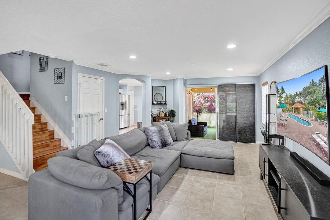 Active With Contract: $3,100 (3 beds, 2 baths, 1681 Square Feet)