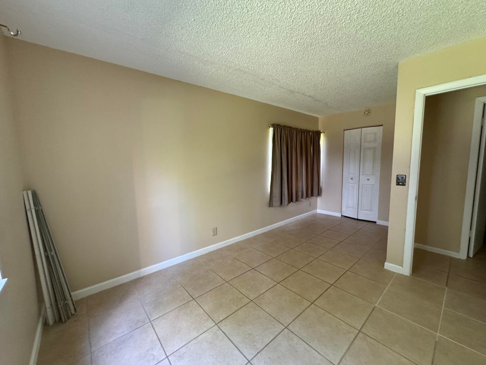 For Sale: $119,900 (1 beds, 1 baths, 614 Square Feet)