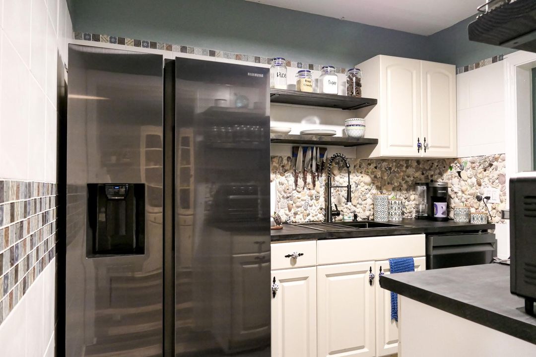 For Sale: $259,900 (2 beds, 1 baths, 1146 Square Feet)