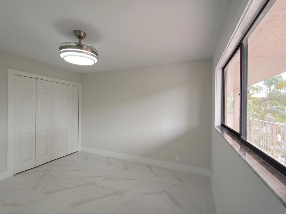 For Sale: $330,000 (2 beds, 2 baths, 1220 Square Feet)