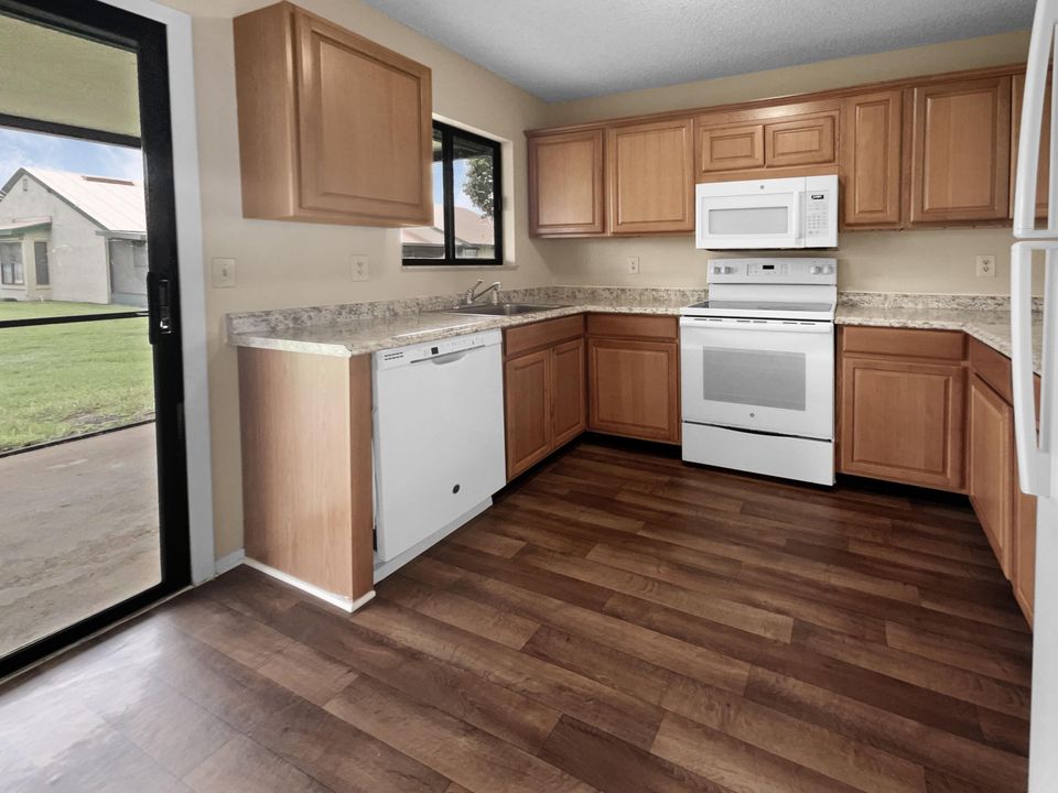 For Sale: $237,000 (3 beds, 2 baths, 1062 Square Feet)