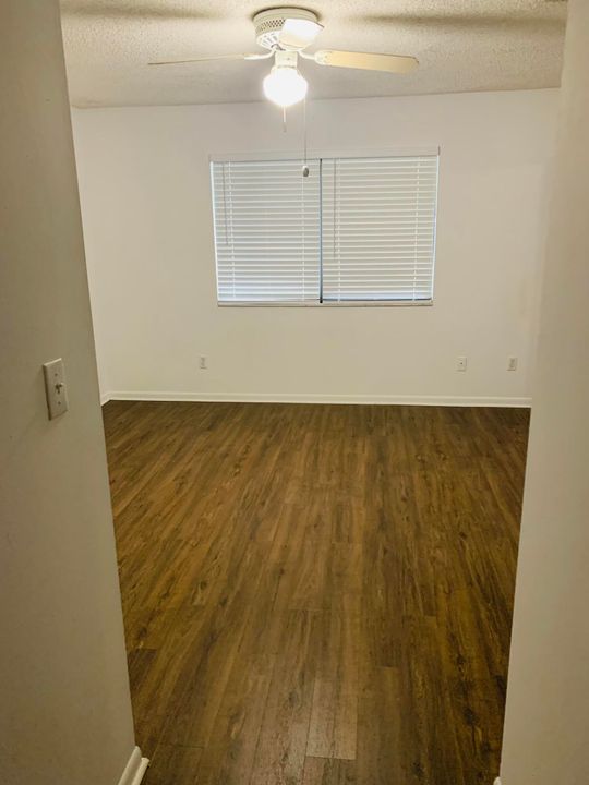 Activo con contrato: $2,375 (2 camas, 2 baños, 1154 Pies cuadrados)