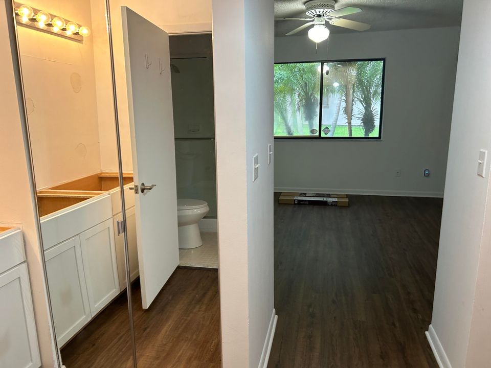 Activo con contrato: $2,375 (2 camas, 2 baños, 1154 Pies cuadrados)