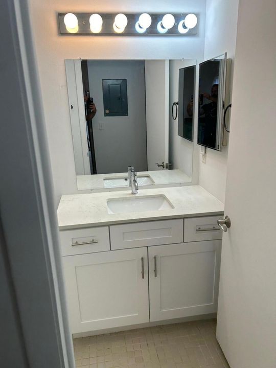 Activo con contrato: $2,375 (2 camas, 2 baños, 1154 Pies cuadrados)