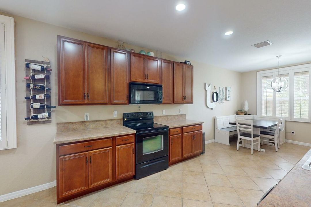 For Sale: $365,000 (3 beds, 2 baths, 1751 Square Feet)