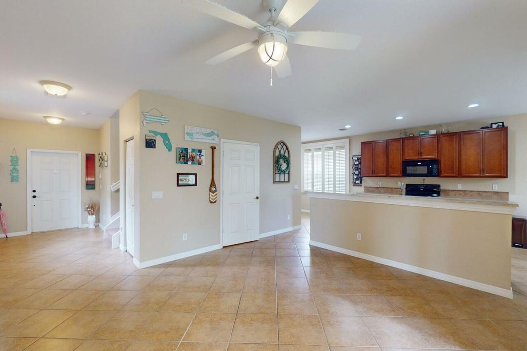 For Sale: $365,000 (3 beds, 2 baths, 1751 Square Feet)