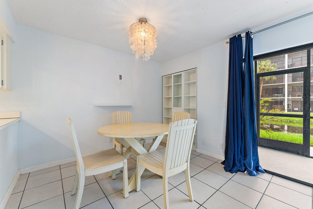 Active With Contract: $2,400 (1 beds, 1 baths, 860 Square Feet)