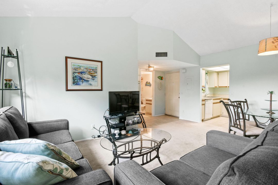 Active With Contract: $139,900 (2 beds, 2 baths, 874 Square Feet)