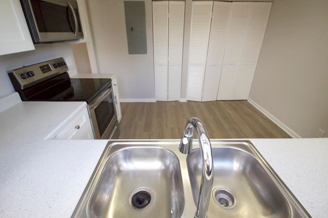 Active With Contract: $2,200 (2 beds, 2 baths, 1350 Square Feet)