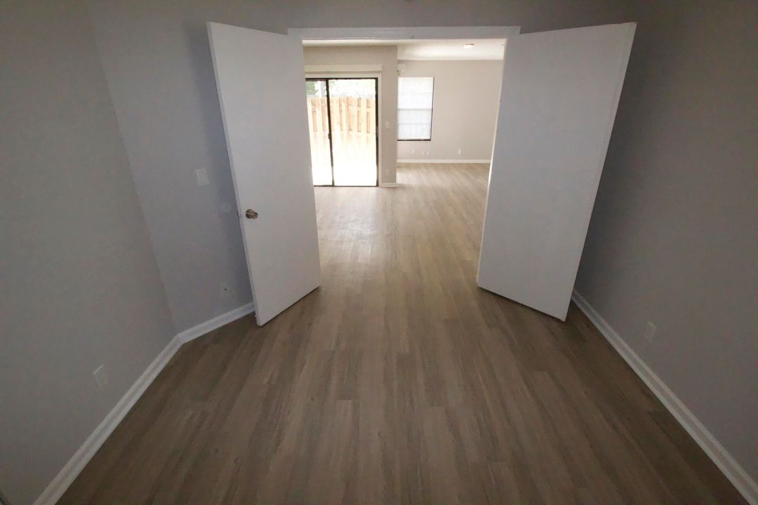 Active With Contract: $2,200 (2 beds, 2 baths, 1350 Square Feet)