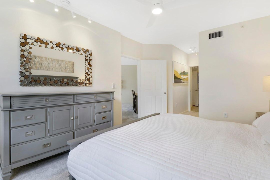 Active With Contract: $2,500 (1 beds, 1 baths, 800 Square Feet)