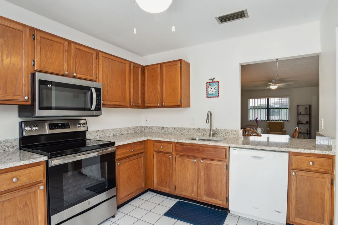 For Sale: $264,000 (2 beds, 2 baths, 1112 Square Feet)