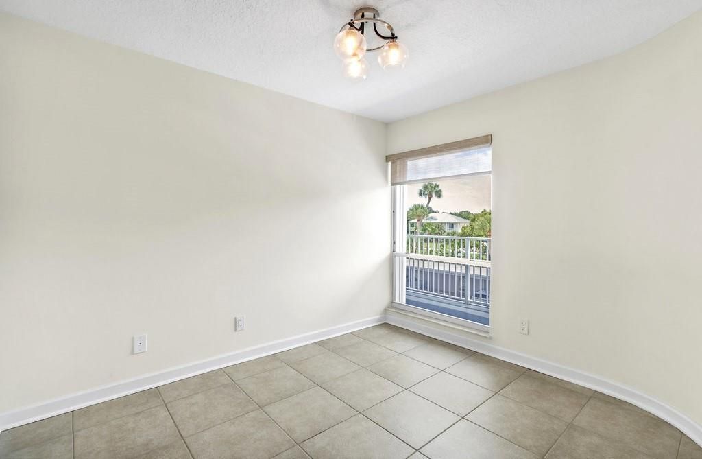 For Sale: $325,000 (2 beds, 2 baths, 1285 Square Feet)