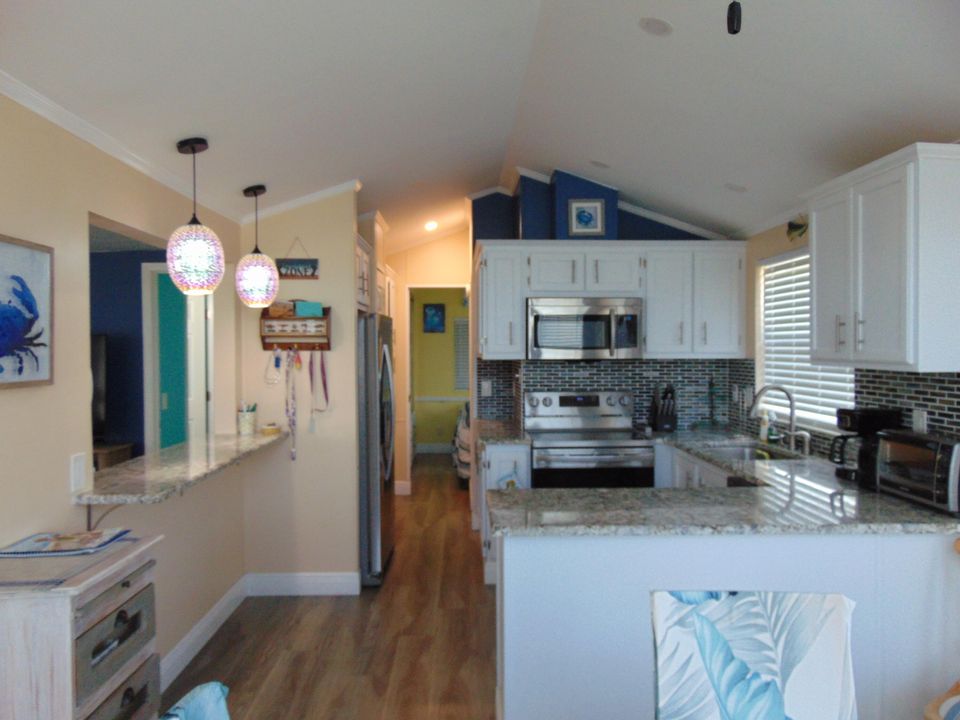 For Sale: $447,250 (2 beds, 2 baths, 770 Square Feet)