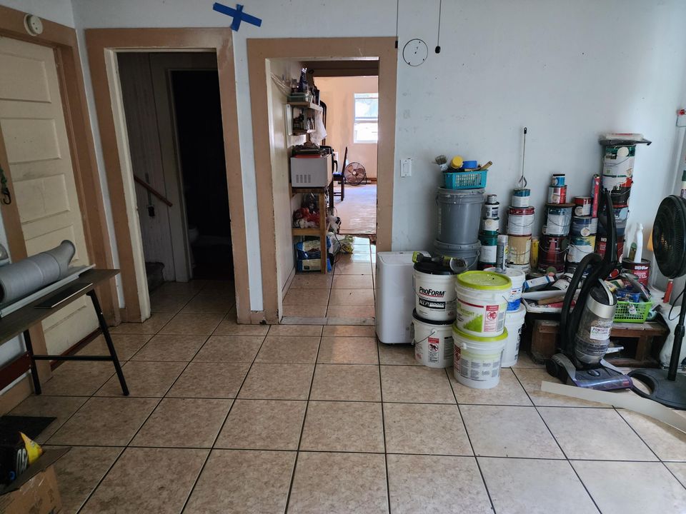 Activo con contrato: $165,000 (3 camas, 2 baños, 2359 Pies cuadrados)