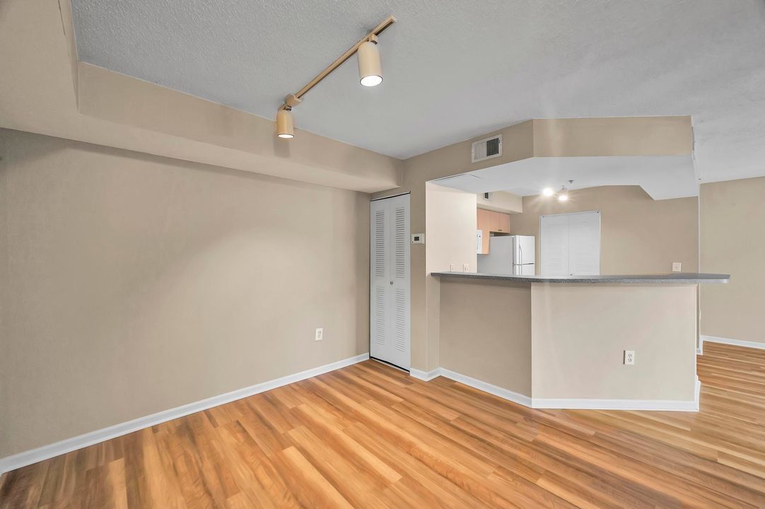 Active With Contract: $1,545 (1 beds, 1 baths, 791 Square Feet)