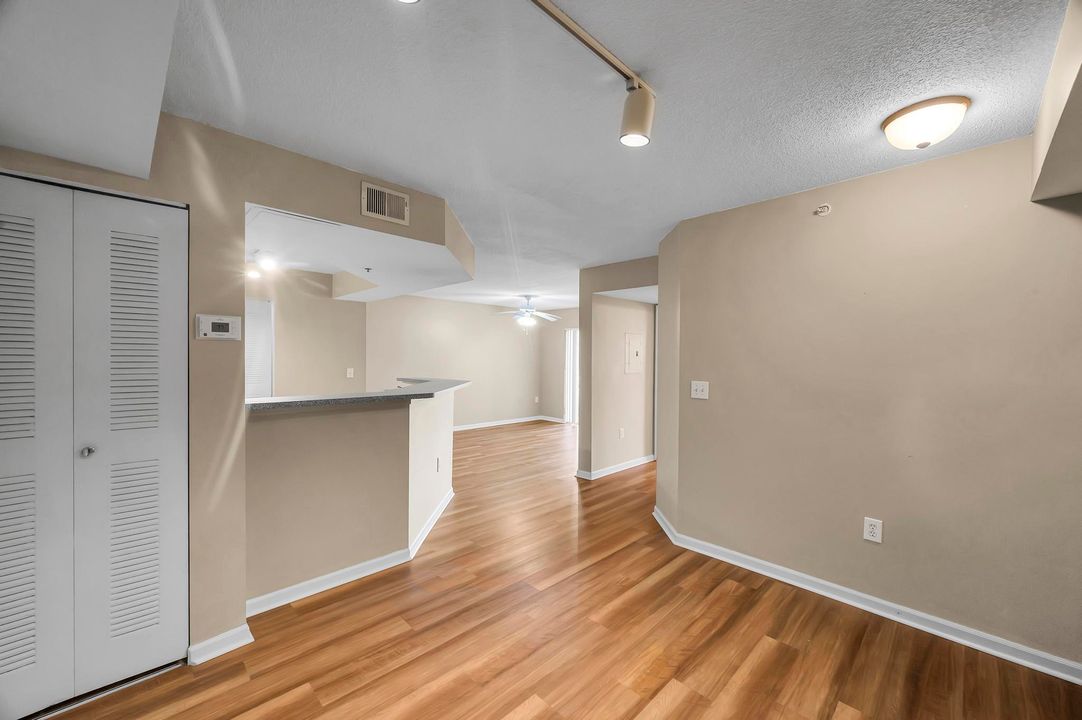 Active With Contract: $1,545 (1 beds, 1 baths, 791 Square Feet)