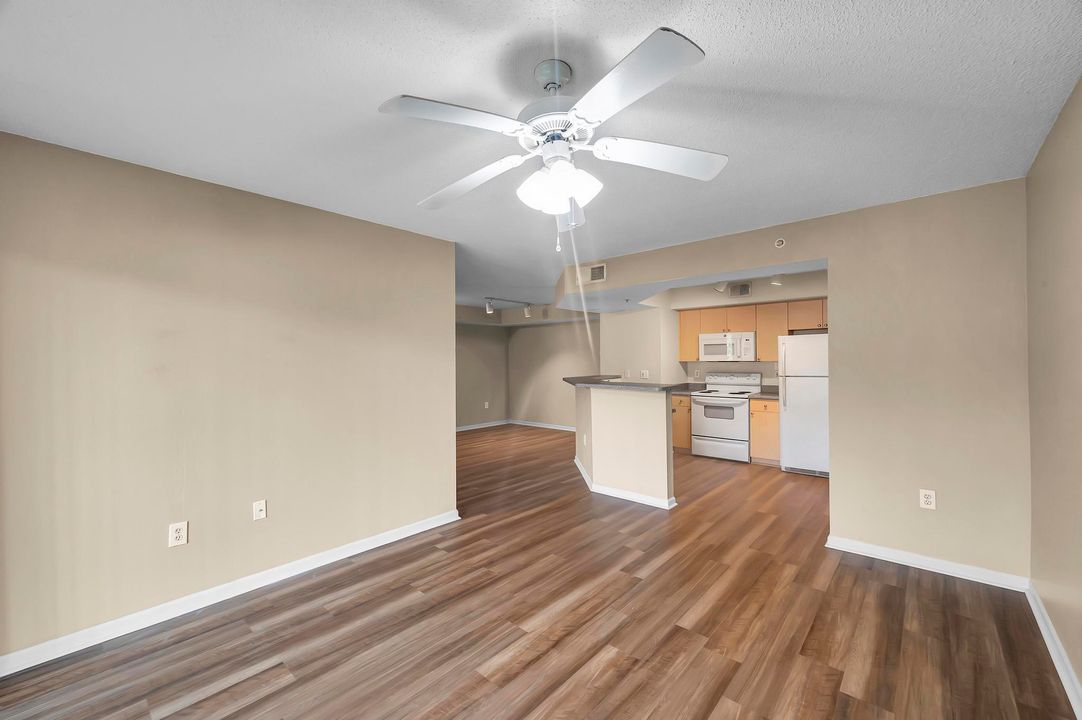 Active With Contract: $1,545 (1 beds, 1 baths, 791 Square Feet)