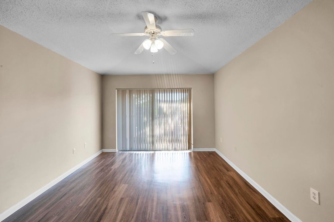 Active With Contract: $1,600 (1 beds, 1 baths, 802 Square Feet)