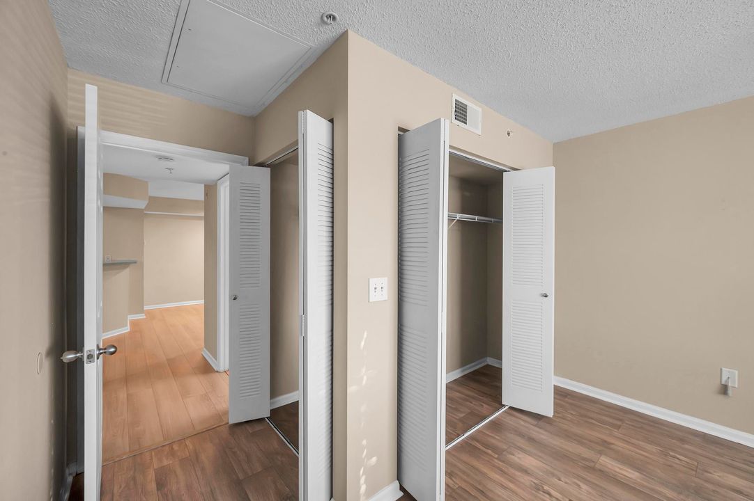 Active With Contract: $1,600 (1 beds, 1 baths, 802 Square Feet)