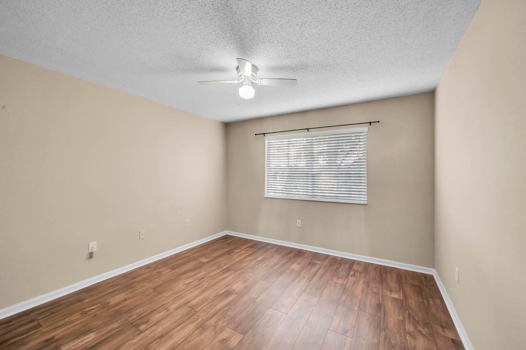 Active With Contract: $1,600 (1 beds, 1 baths, 802 Square Feet)