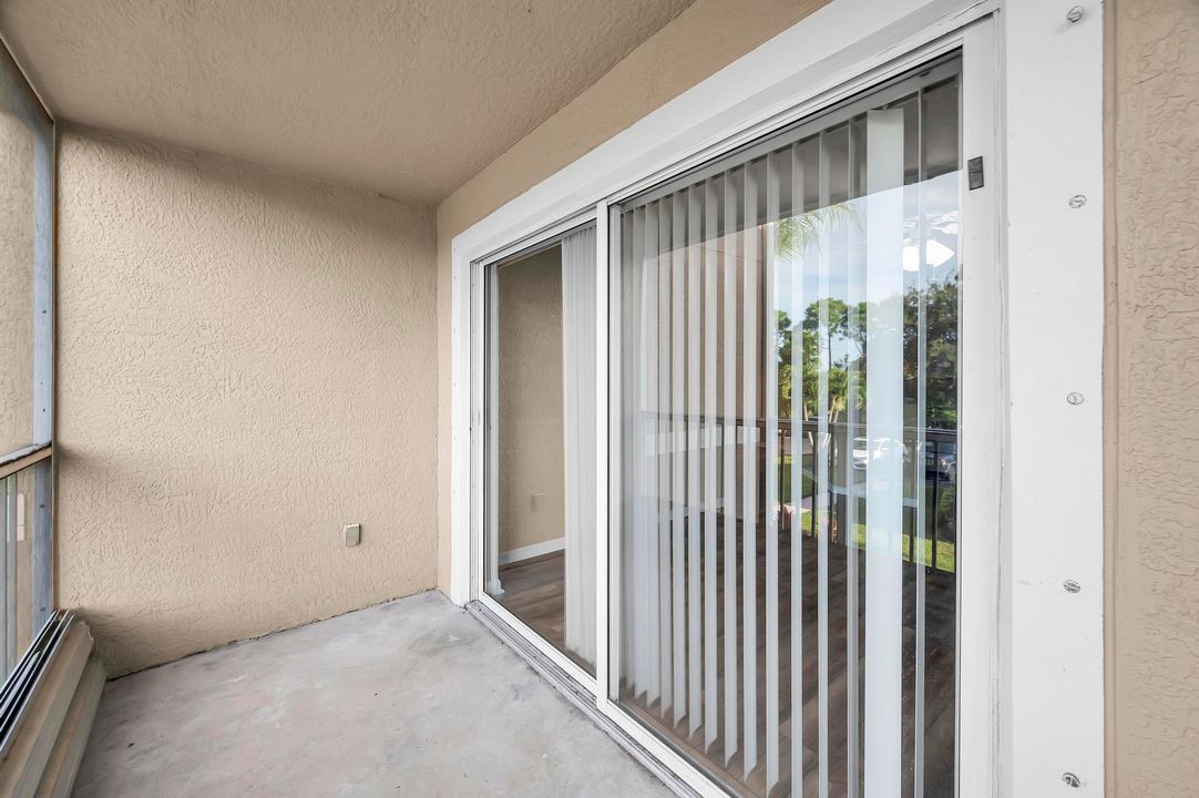 Active With Contract: $1,600 (1 beds, 1 baths, 802 Square Feet)