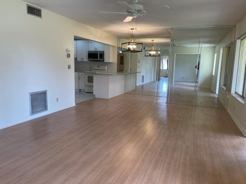 For Rent: $1,595 (2 beds, 2 baths, 924 Square Feet)