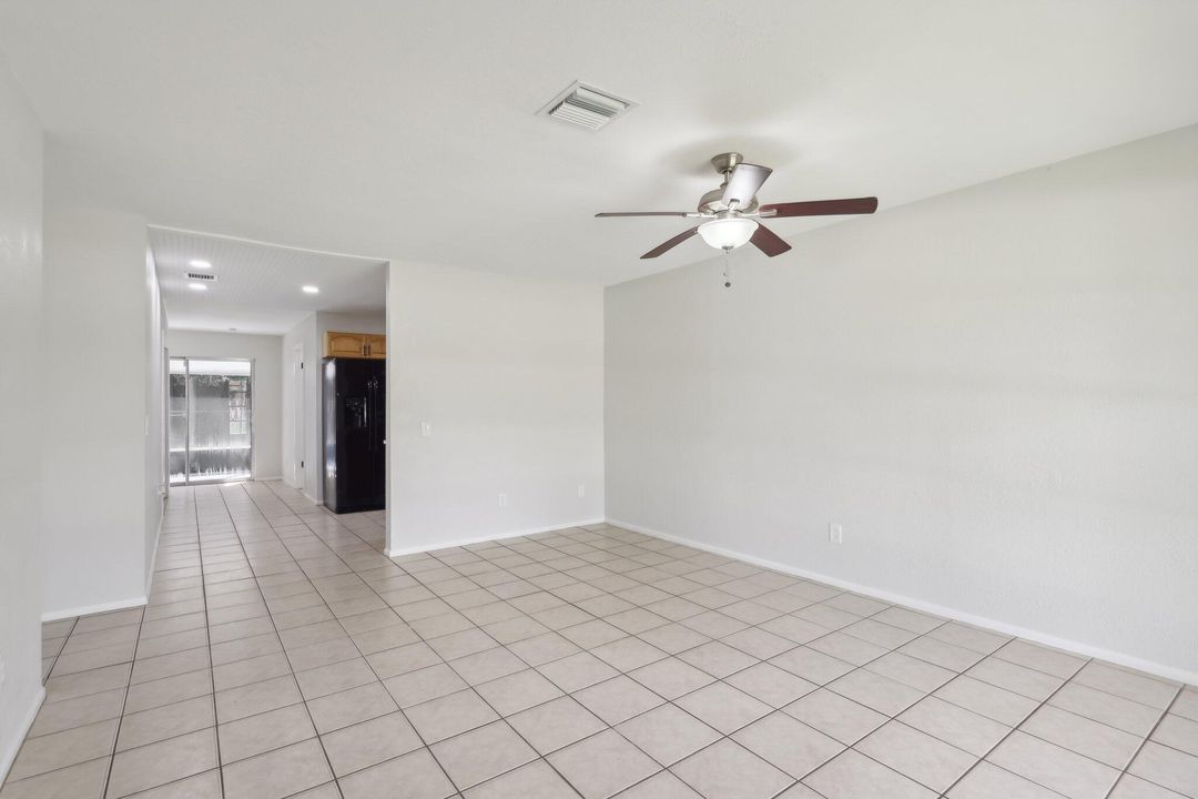 Active With Contract: $304,900 (3 beds, 2 baths, 1131 Square Feet)