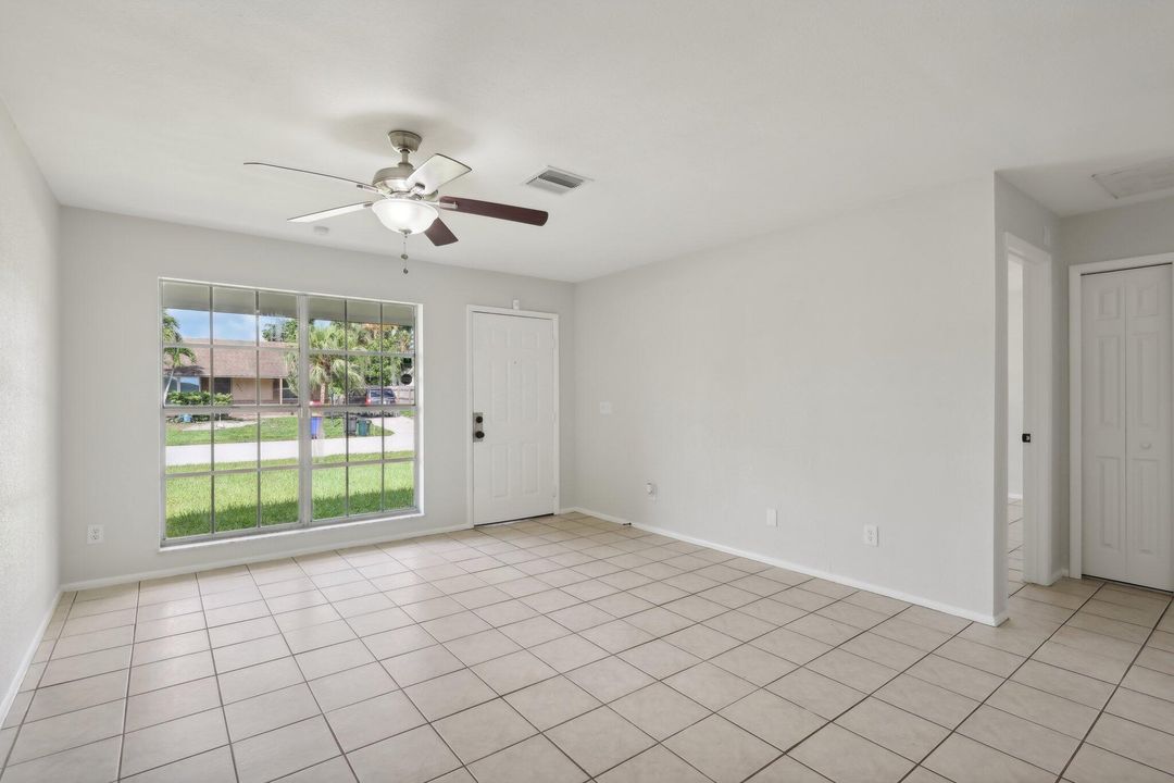 Active With Contract: $304,900 (3 beds, 2 baths, 1131 Square Feet)