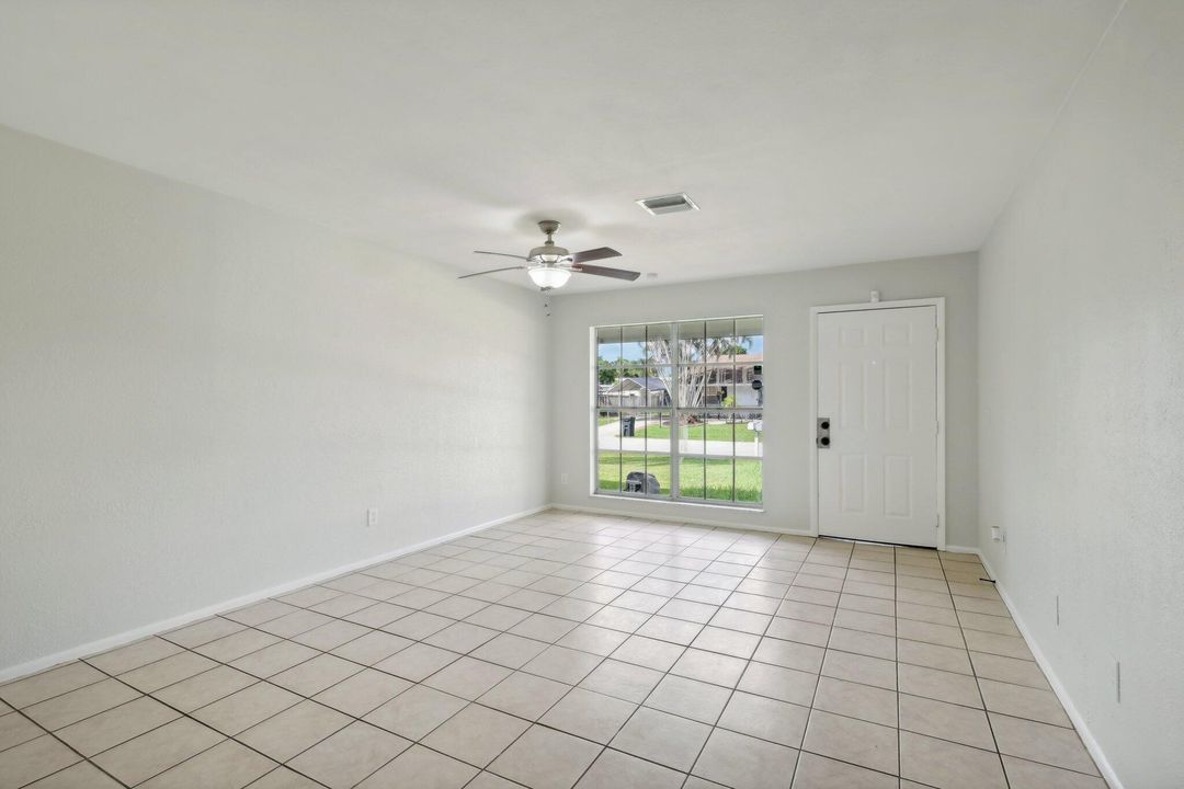 Active With Contract: $304,900 (3 beds, 2 baths, 1131 Square Feet)