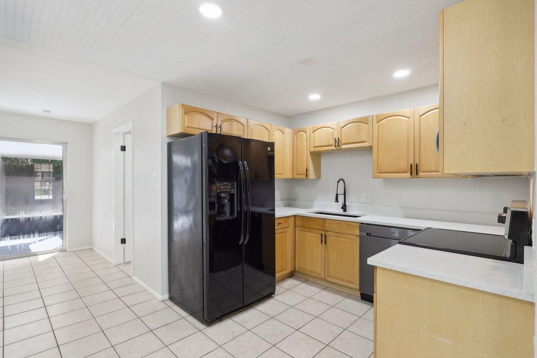 Active With Contract: $304,900 (3 beds, 2 baths, 1131 Square Feet)