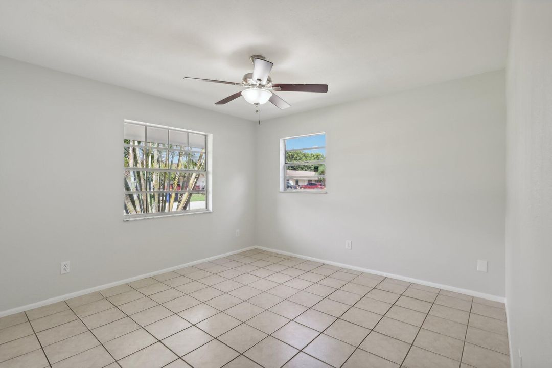 Active With Contract: $304,900 (3 beds, 2 baths, 1131 Square Feet)